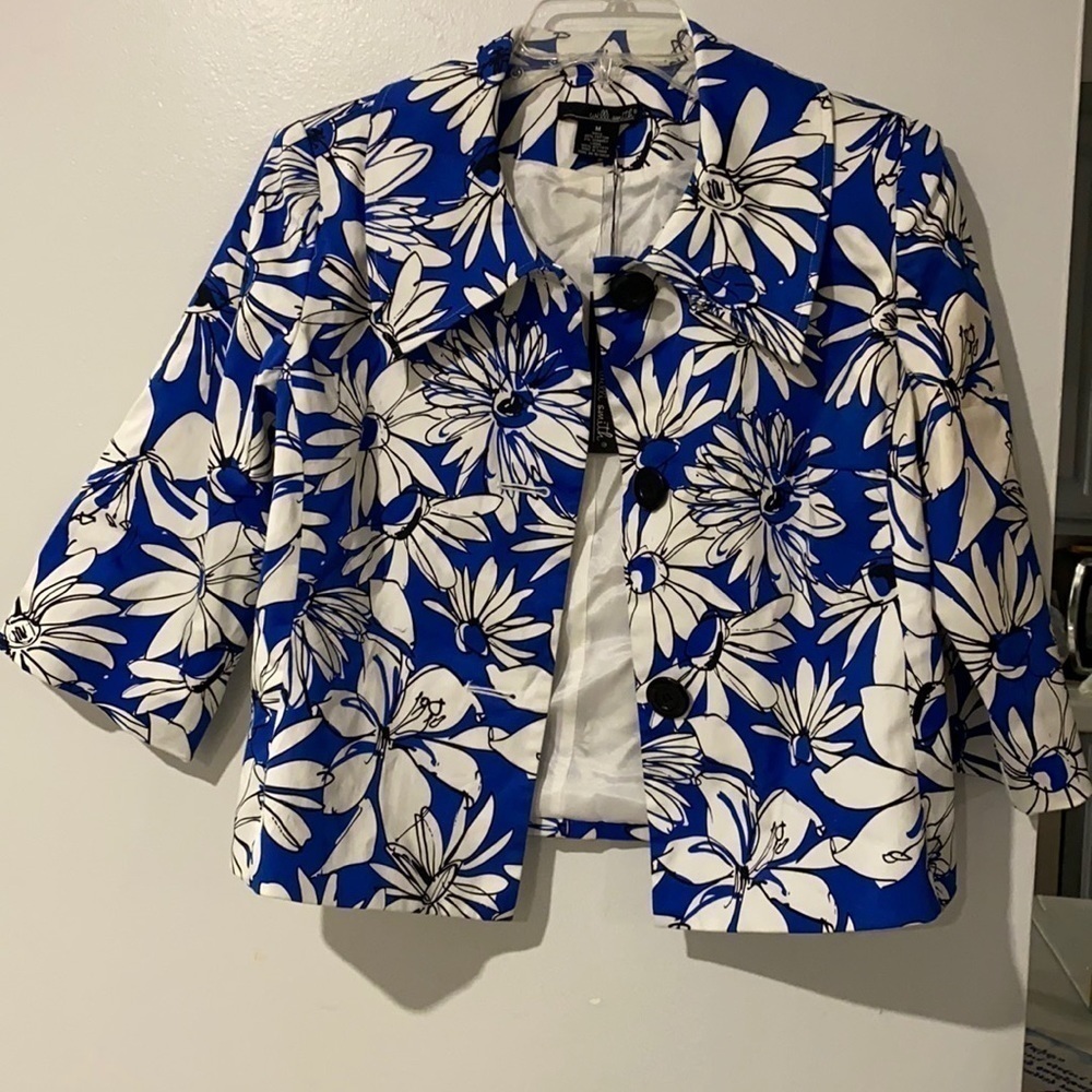 WILLI smith short jacket white & blue flowers. Size medium nwot